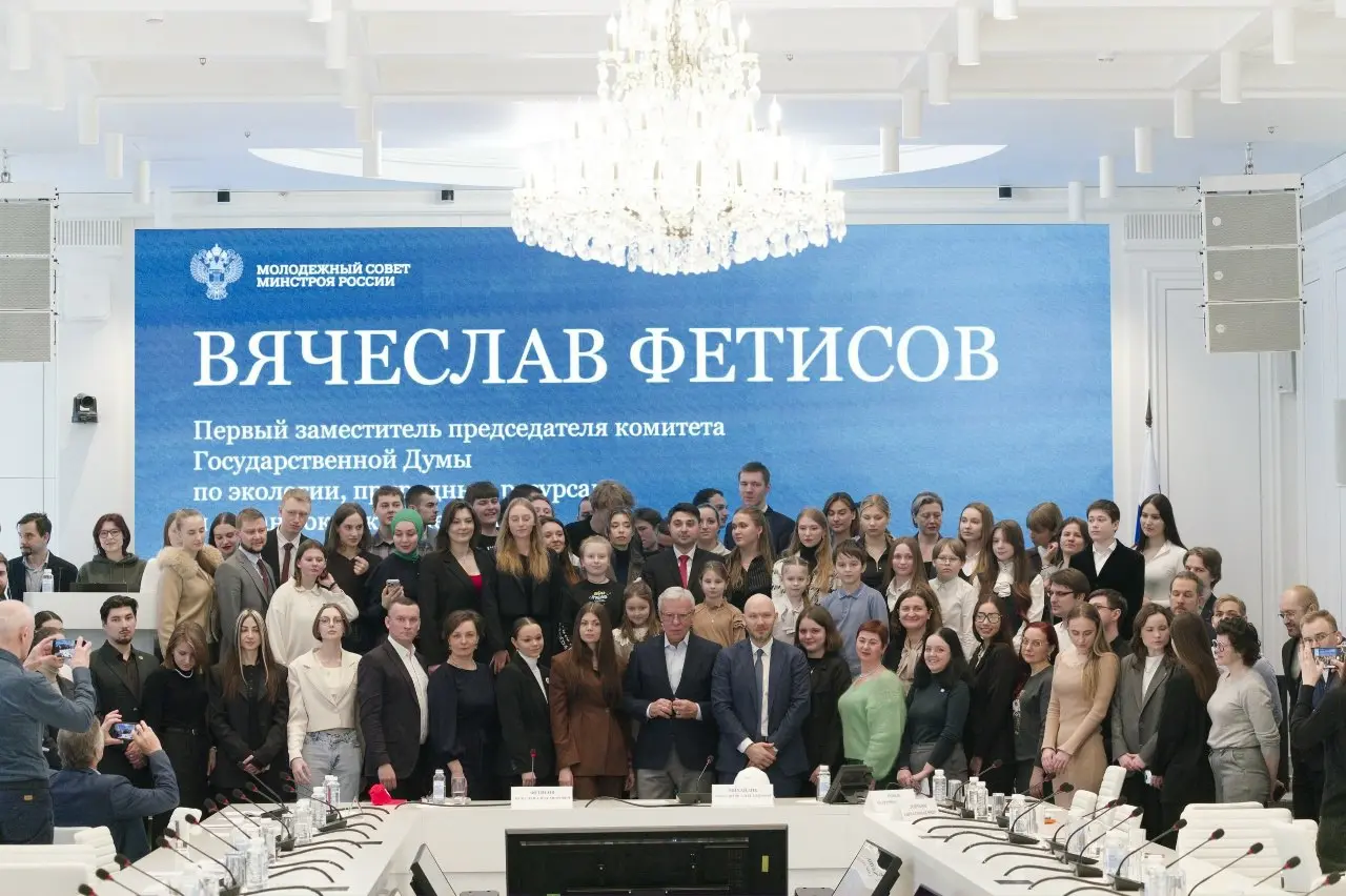 В Минстрое России состоялась встреча с легендой отечественного спорта — Вячеславом Фетисовым
🏒Открытый диалог «Характер победителя. Команда | Сетка — социальная сеть от hh.ru