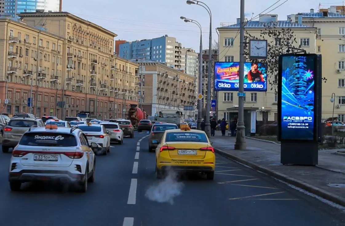 В Москве запустят новый формат наружки — цифровые пиллары.
РАСВЭРО, оператор наружной рекламы, установит конструкции в самых оживленных с точки зрения трафика местах | Сетка — социальная сеть от hh.ru