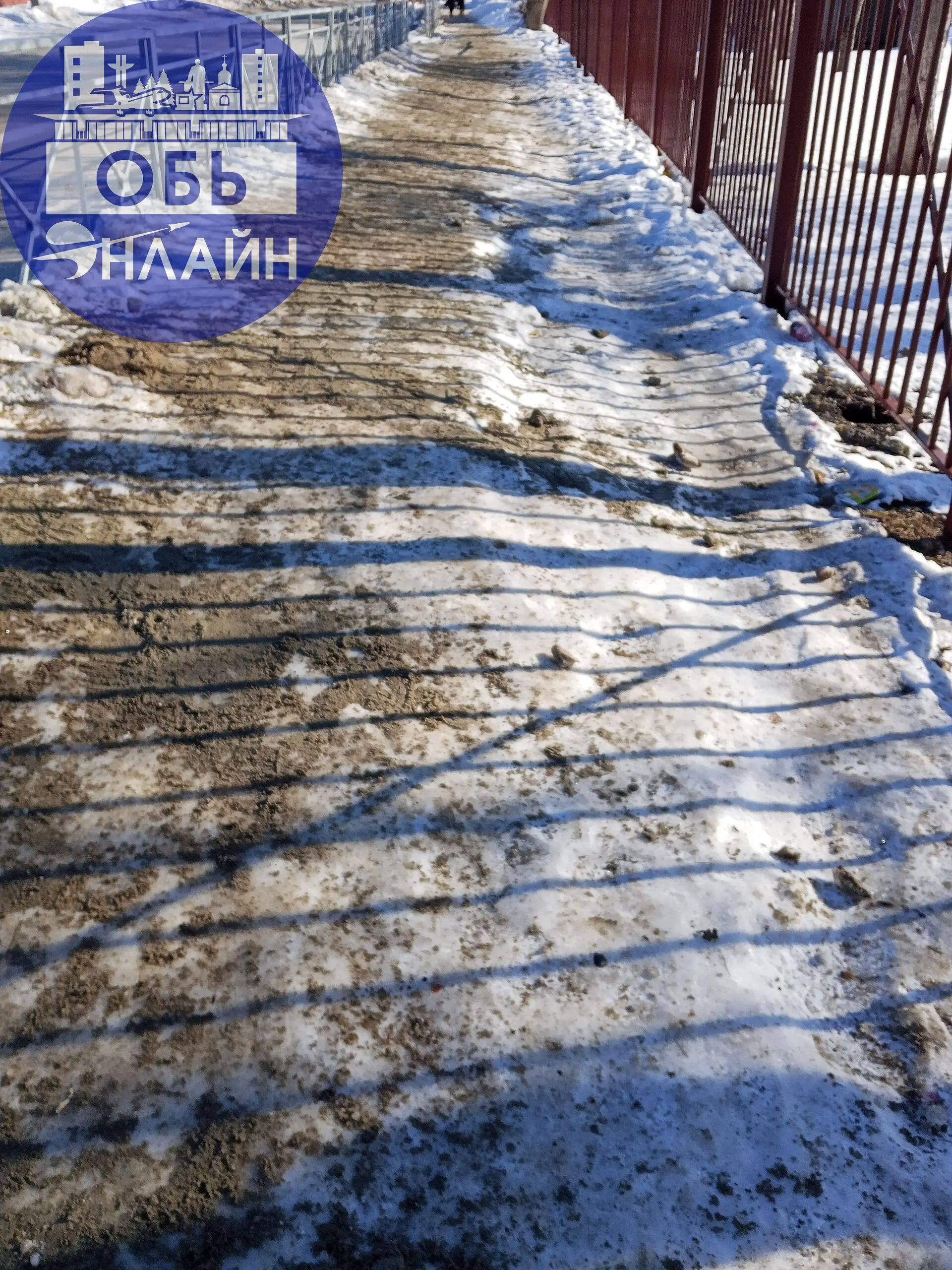 ↗ С самого утра в южной части посыпали смесью тротуары. Это конечно хорошо, но на Шевченко они так и остались покатом | Сетка — социальная сеть от hh.ru