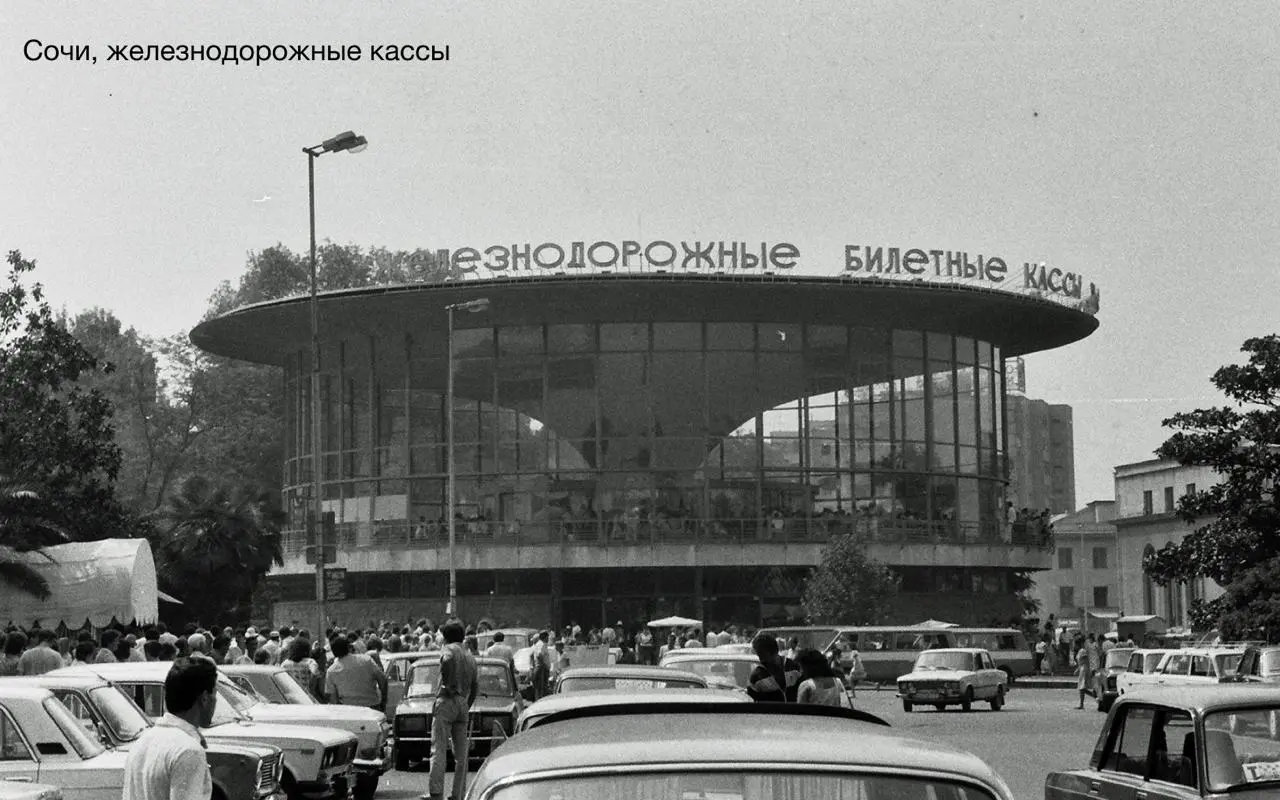 В этот день наверняка лень много читать, но при этом желание узнать что-то интересное никуда не делось.
Есть спасение! Не все знают, но Apple изобретено в Сочи. Смотрите фото доказательства. | Сетка — социальная сеть от hh.ru
