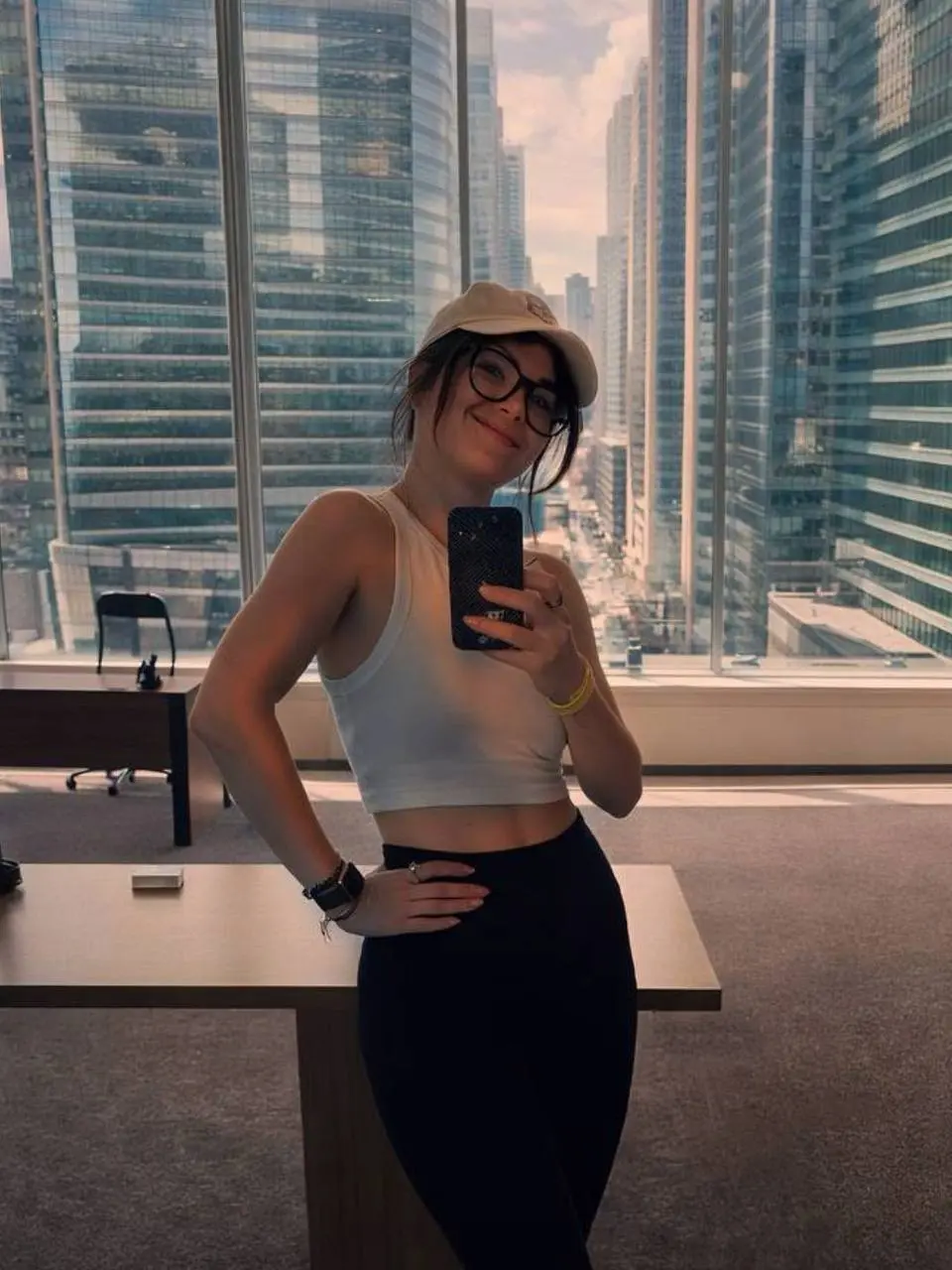 Замедляться и спешить...
Мой большой урок последних двух лет - замедляться.
Всю свою жизнь я была сверхбыстрая.
От тревожности. От отсутствия опор в виде стабильности в семье | Сетка — социальная сеть от hh.ru