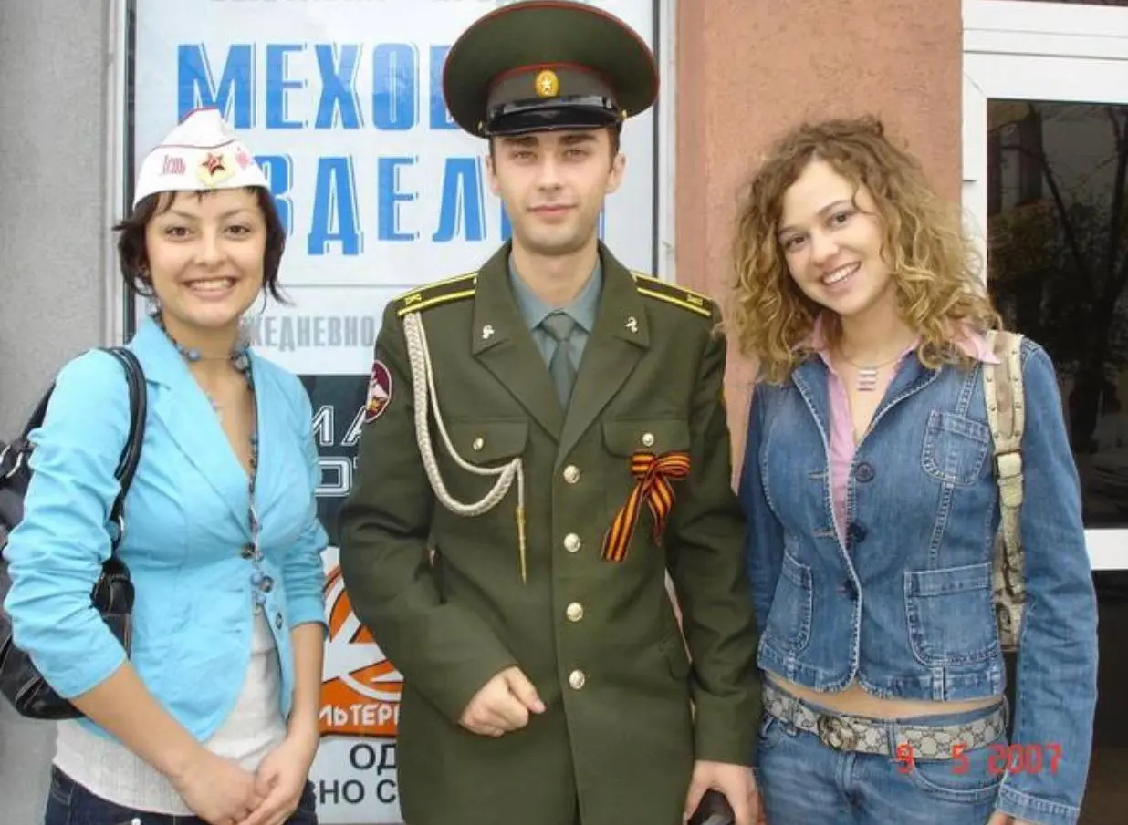 С праздником, мальчики! (никто не хотел обидеть)
Ну что, всех с Днём защитника Отечества | Сетка — социальная сеть от hh.ru
