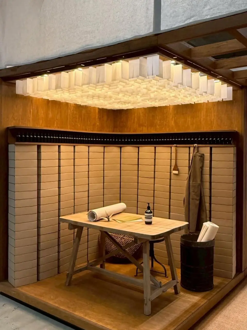 Бренд как искусство
Австралийский производитель уходовой косметики Aesop, который хорошо узнаваем по своим минималистичным дизайнам и уникальным интерьерам магазинов, превратил покупку своего продукта... | Сетка — социальная сеть от hh.ru