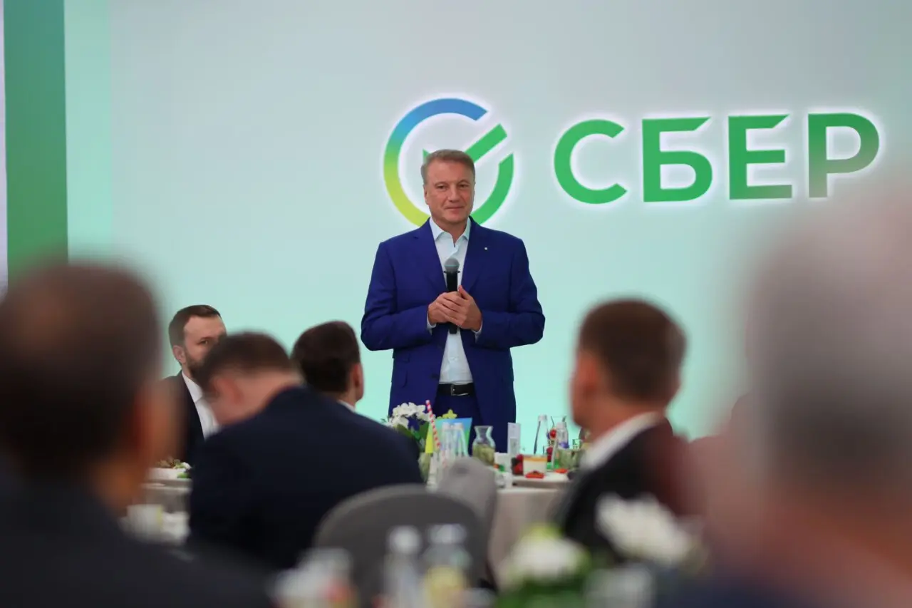 Как мы в Сбер продались
Нас многому научили потемкинские инновации на нашем пути. Рассказывает Роман Нестер:
Я увидел их на второй год после продажи компании в Сбер | Сетка — социальная сеть от hh.ru