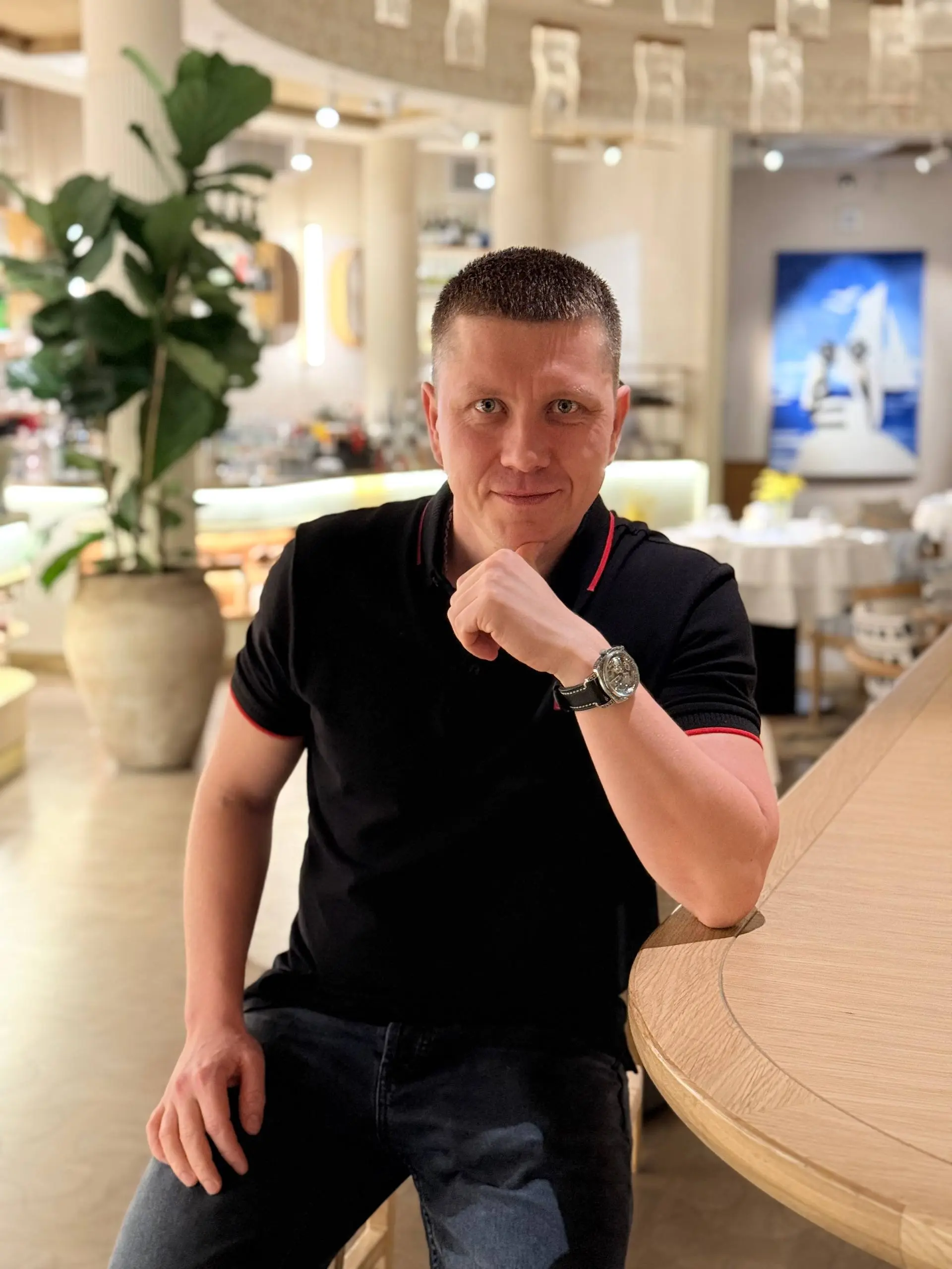 Я ИЗМАЙЛОВ СЕРГЕЙ ГЕННАДЬЕВИЧ
Гипнотерапевт. Психолог. Коуч.
Выпускник Американской Академии Гипноза.
Мастер работы с подсознанием.
Человек, который прошёл ад — и вернулся с картой выхода | Сетка — социальная сеть от hh.ru