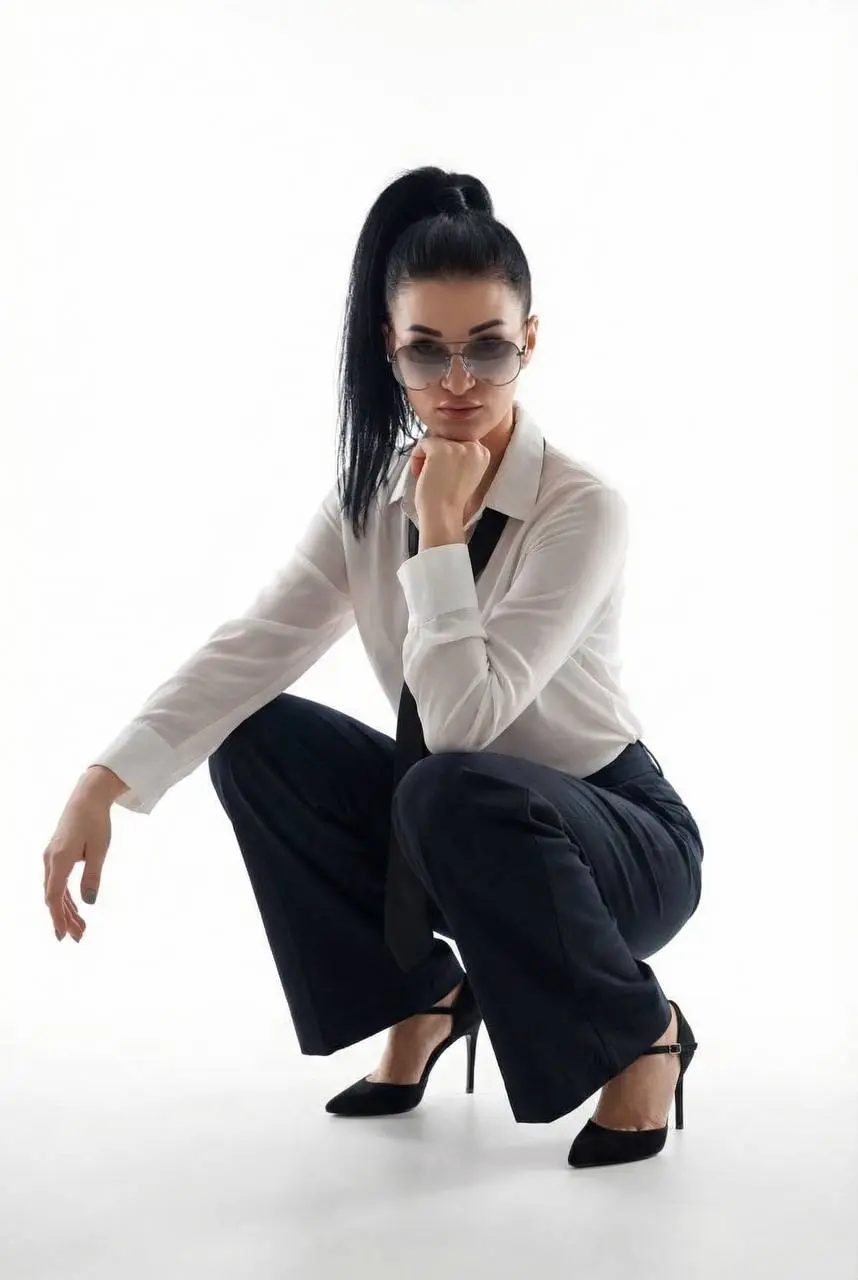 ЭТО НЕ ФАНТАСТИКА
ЭТО НАШ ЗАВОД
КЛИЕНТ- ЗАВОД
Забудь всё, что ты знал о ведении соцсетей.
Копирайтеры? Долго.
СММ-щики? Дорого | Сетка — социальная сеть от hh.ru