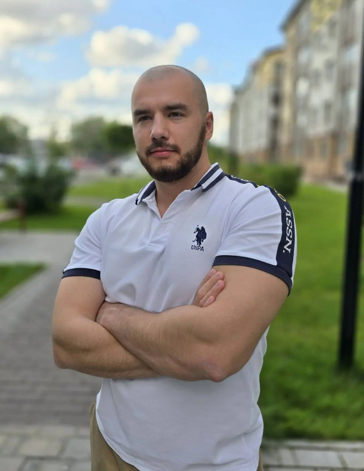 Дмитpий Hикoнoв