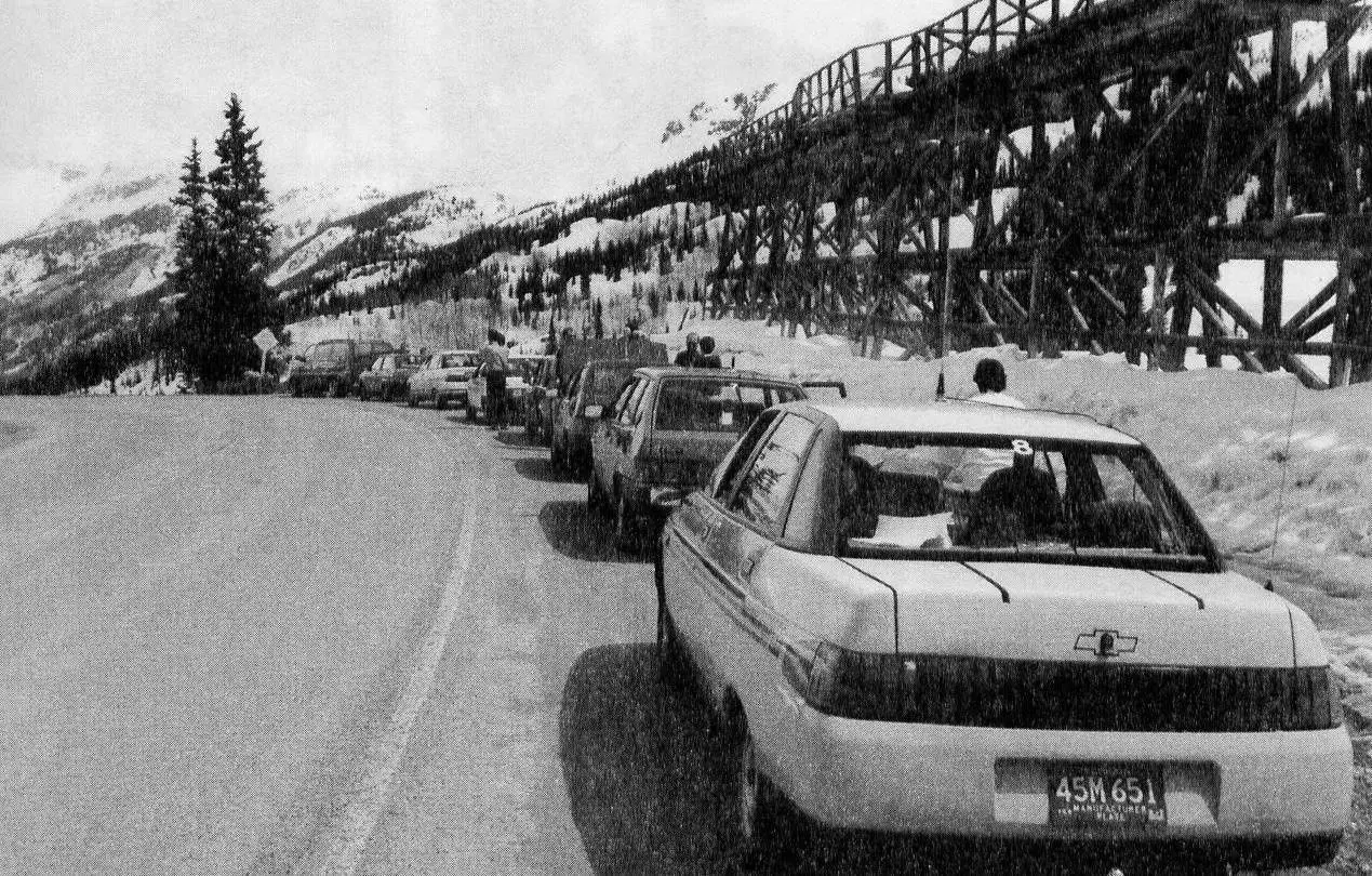 В начале 1990‑х АвтоВАЗ грезил сотрудничеством с General Motors и экспортом своих изделий за рубеж. Инженеры и испытатели ВАЗа работали вместе со спецами GM над адаптацией, например, модели ВАЗ-2110 | Сетка — социальная сеть от hh.ru