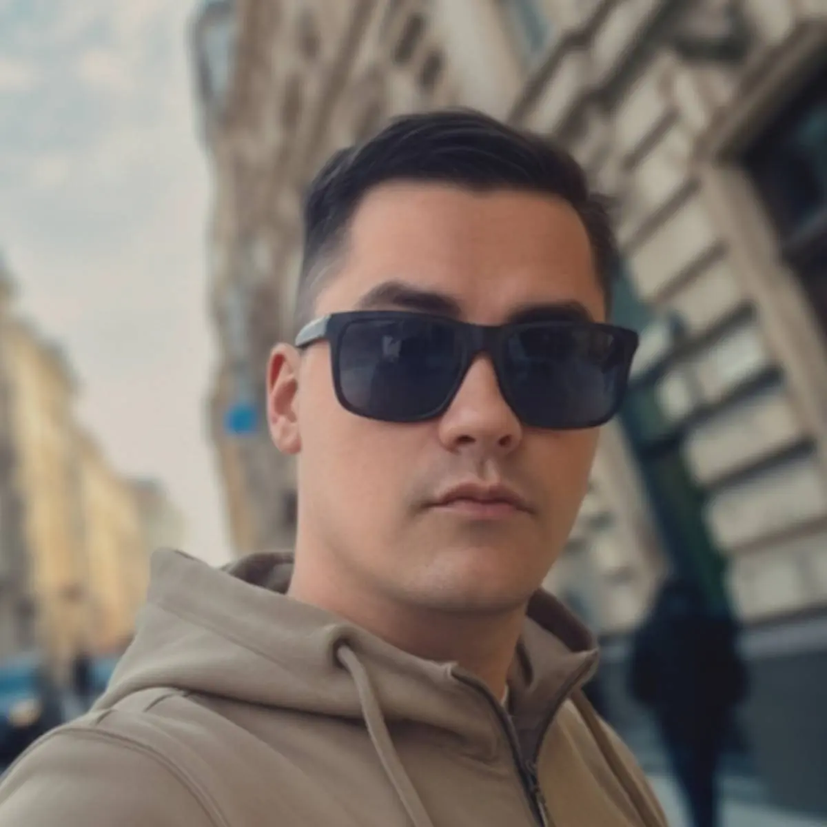 Игорь Злотников