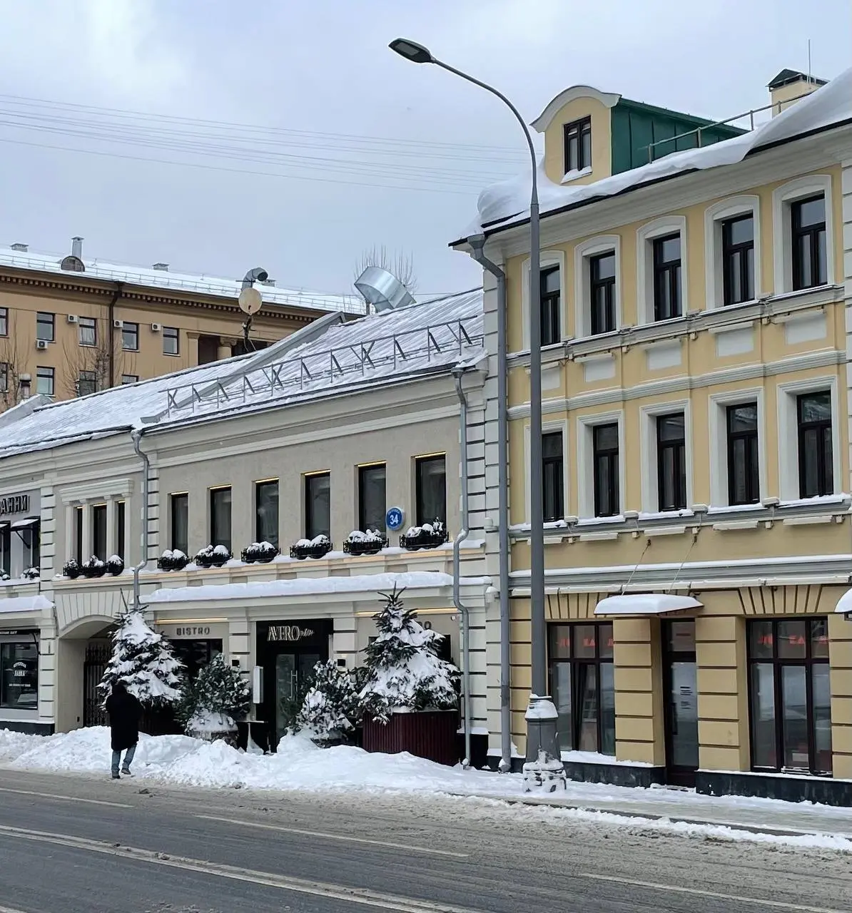 
Кто должен чистить снег у входа в ресторан?
Конечно ресторан

Перед началом встречи у нас между собой состоялся небольшой разговор: делились впечатлением, как пробирались в ресторан | Сетка — социальная сеть от hh.ru