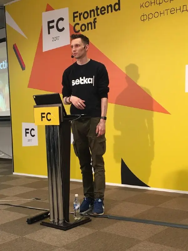 Нашёл фото 17 года, на котором первый фронтенд конф, который я готовил. Мы сделали 9 таких конференций, и это было очень круто | Сетка — социальная сеть от hh.ru