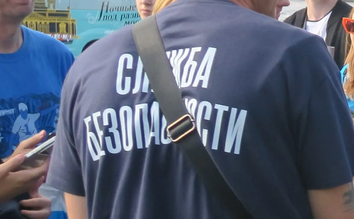 🫡 Компании просят разрешить им покупать данные в базах МВД
Бизнес попросил дать компаниям возможность покупать отдельную информацию из баз данных Министерства внутренних дел (МВД) | Сетка — социальная сеть от hh.ru