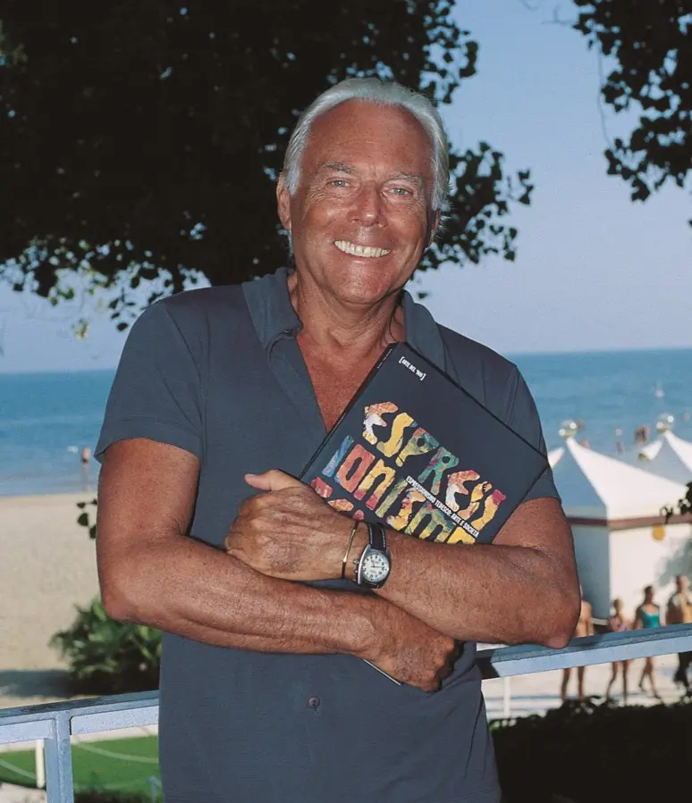 История успеха Джорджо Армани: из подмастерья в короли моды 🪡
Джорджо Армани начинал с должности оформителя витрин в универмаге | Сетка — социальная сеть от hh.ru