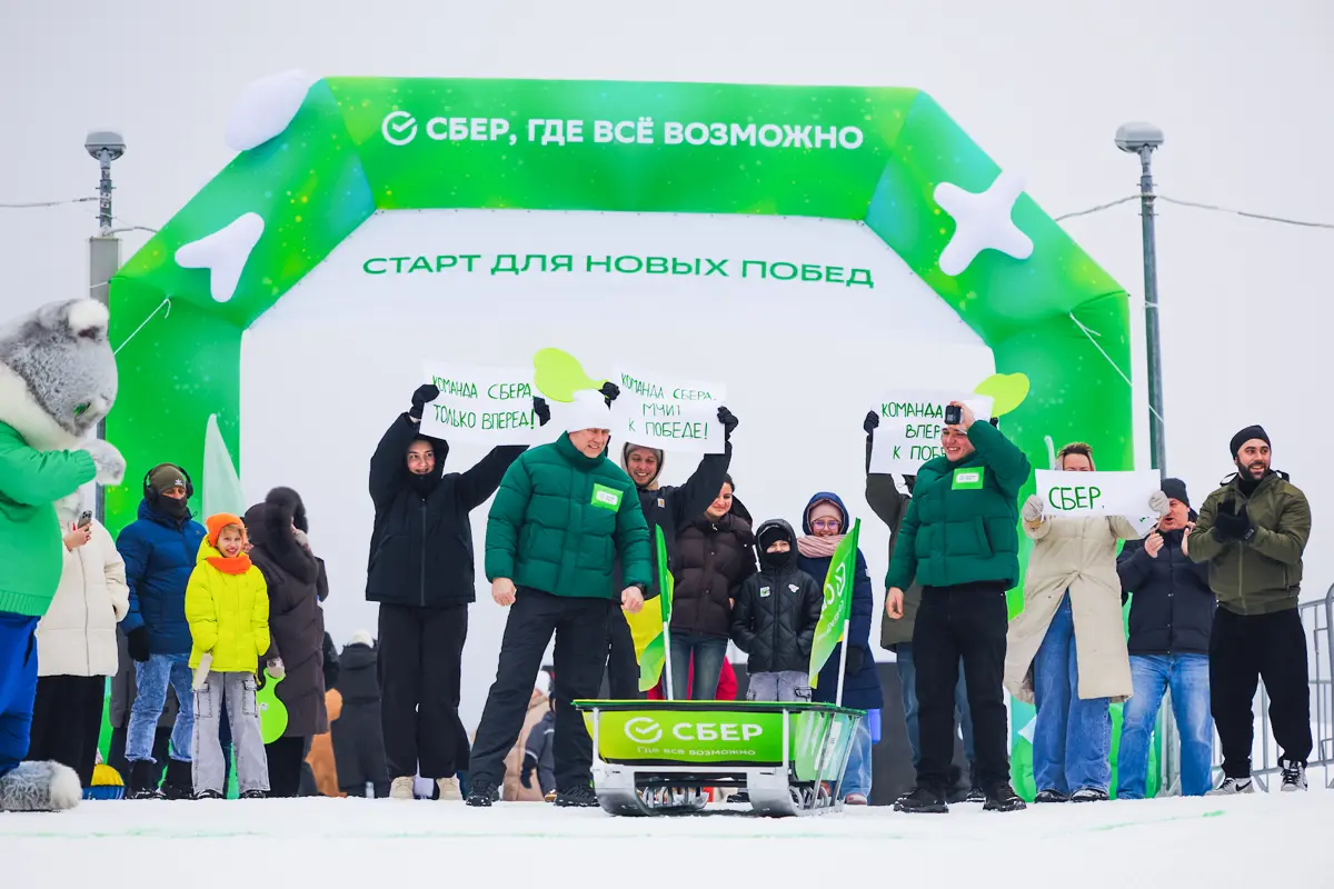 Мы приняли участие в самом зимнем фестивале «Сноутаг» в Калуге!
И не просто смотрели, а спустились на самодельных санях под аплодисменты коллег команды поддержки | Сетка — социальная сеть от hh.ru
