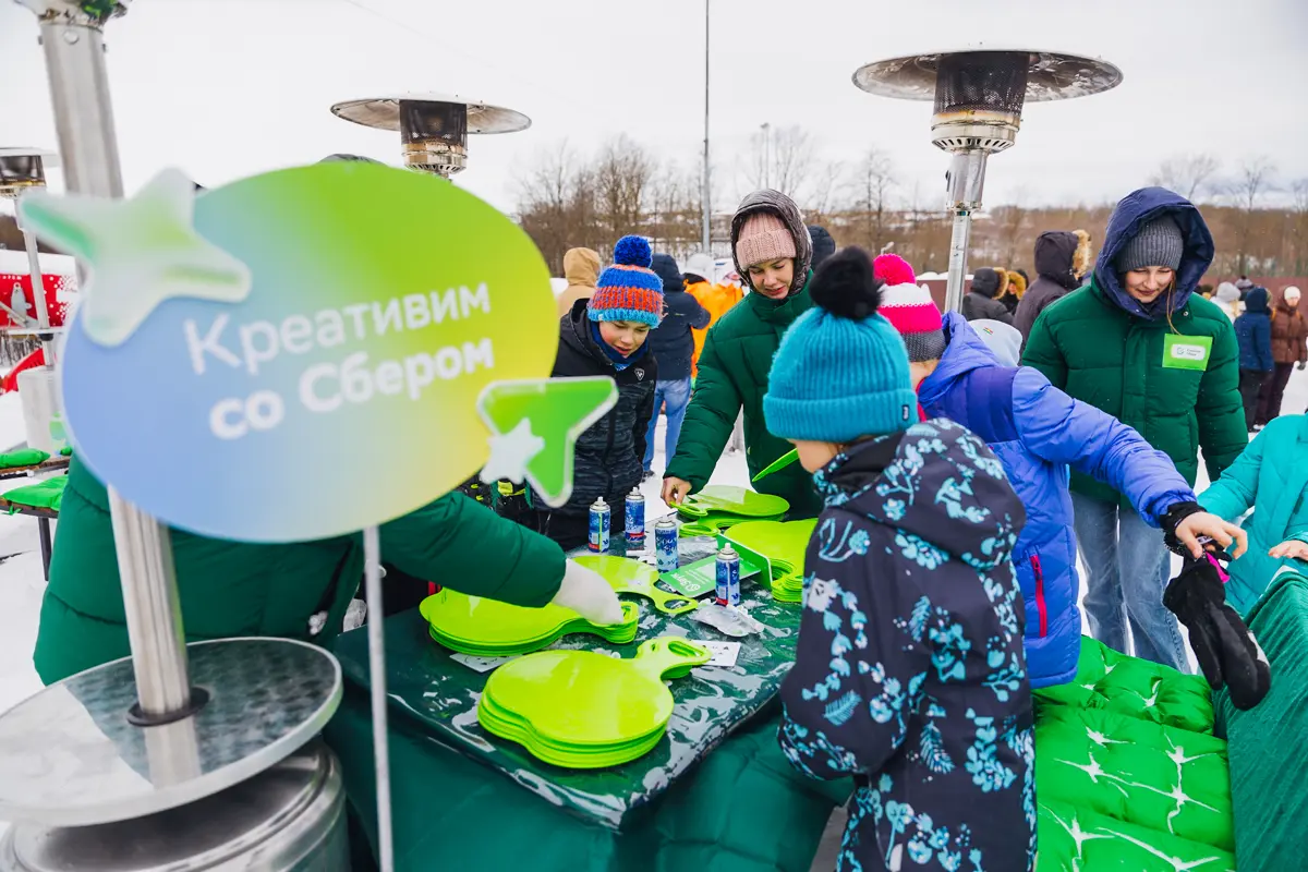 Мы приняли участие в самом зимнем фестивале «Сноутаг» в Калуге!
И не просто смотрели, а спустились на самодельных санях под аплодисменты коллег команды поддержки | Сетка — социальная сеть от hh.ru