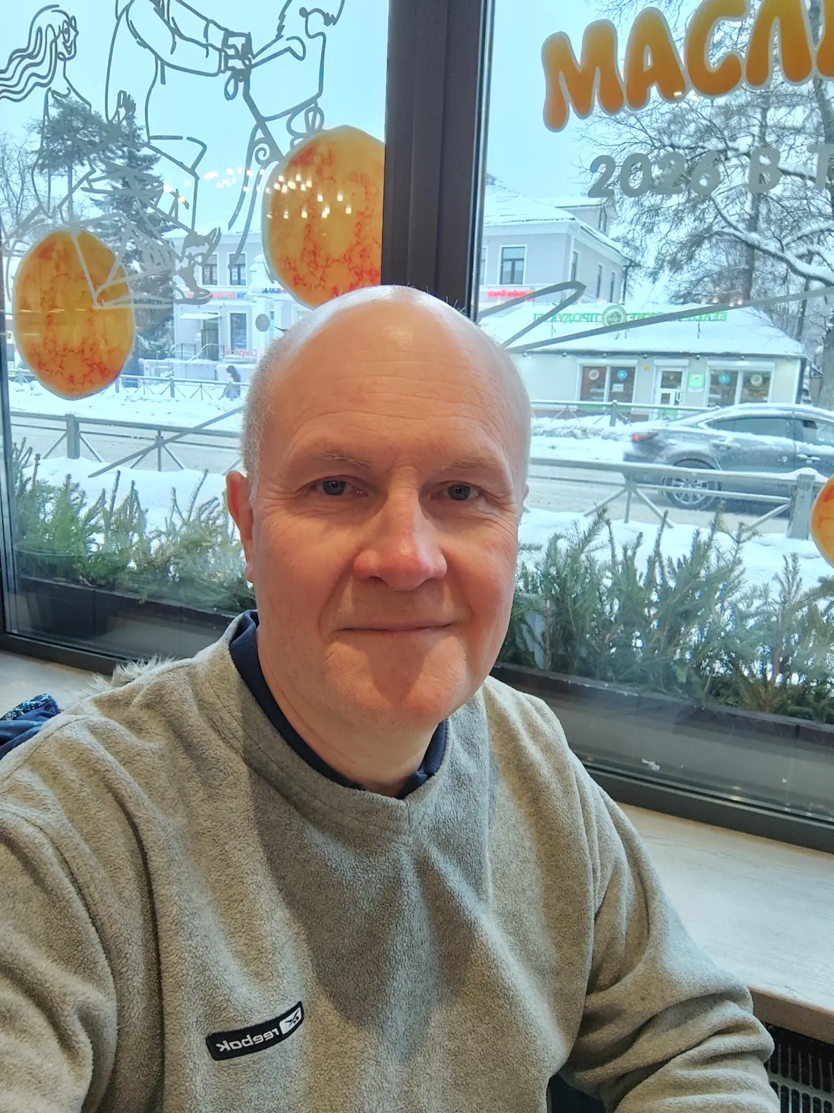 Но ведь в начале всё было так хорошо…
Иллюзия, что можно вернуть тот “медовый месяц”, из-за которого мы и залипаем в токсичных отношениях.
Мы помним, какой она была в первые месяцы | Сетка — социальная сеть от hh.ru