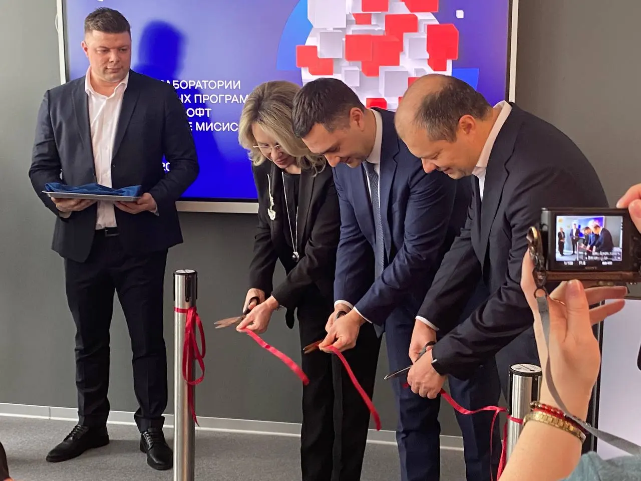 В Л-корпусе университета МИСИС открылась Лаборатория РЕД СОФТ
Вчера наша редакция присутствовала на этом событии | Сетка — социальная сеть от hh.ru