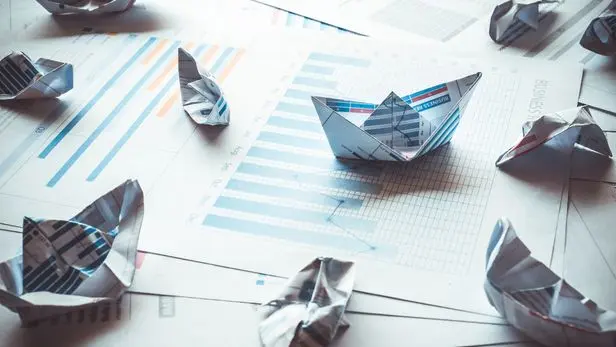 Ваша стратегия работает или просто висит в рамочке?
Вы проводите мозговой штурм, рисуете матрицы, 100 слайдов про “лидерство на рынке”… А через месяц всё как было | Сетка — социальная сеть от hh.ru