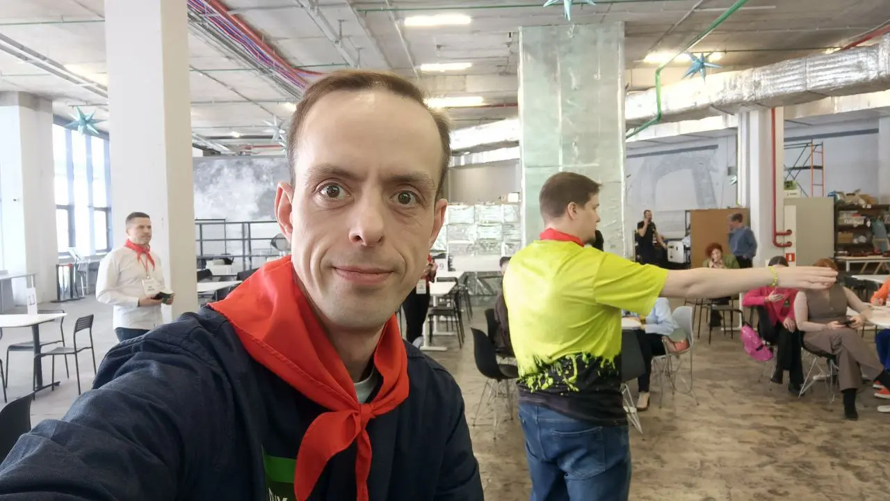 Сегодня поймал себя на странном ощущении — я сижу и пишу этот пост прямо с мероприятия, на котором обычно был бы где-то в зале, наблюдателем. А по факту весь мастер-класс я провёл на сцене | Сетка — социальная сеть от hh.ru