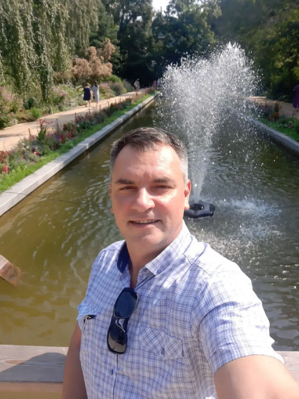 Как я поменял жизнь после 40 (и продолжаю после 45) 🔥
В 2020-м, когда началась пандемия, у меня, как и у многих, встали деньги. С заказами было туго, а старые долги висели. Ситуация — та ещё | Сетка — социальная сеть от hh.ru