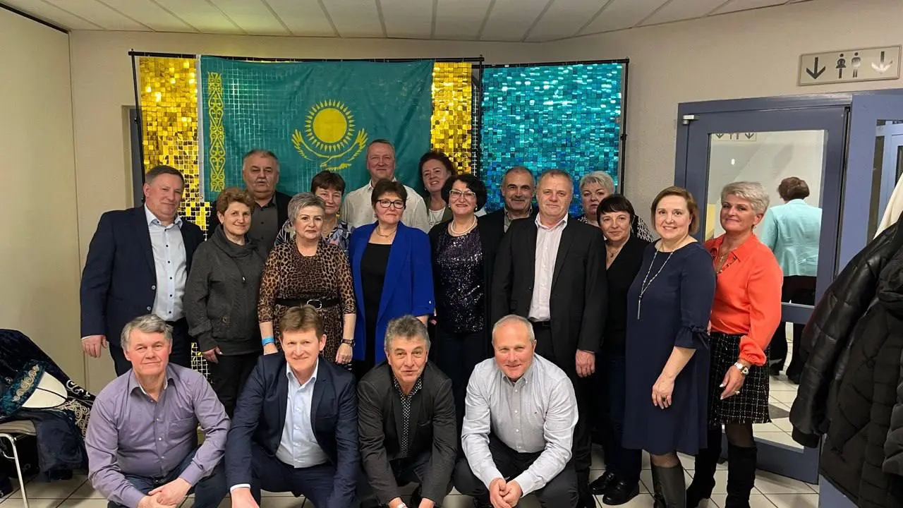 Одноклассники, 45 лет спустя - судьба подарила мне онлайн-встречу.
Вчера спустя 45 лет я снова пообщался со своими одноклассниками из средней школы №4 города Щучинска (Казахстан) | Сетка — социальная сеть от hh.ru