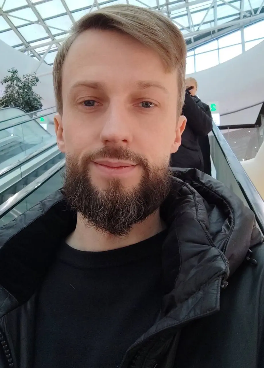 #СвоиЛюди
Человек, с которым я хочу познакомить вас сегодня — Михаил.
С этого человека начался мой клубный нетворк | Сетка — социальная сеть от hh.ru
