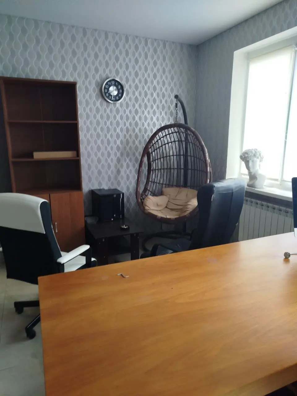 Ну что друзья как я не сопротивлялся от судьбы не уйдешь.
Долго я работал на самомощностях - домашний офис, аренда по часам, лес в теплую погоду но.. | Сетка — социальная сеть от hh.ru
