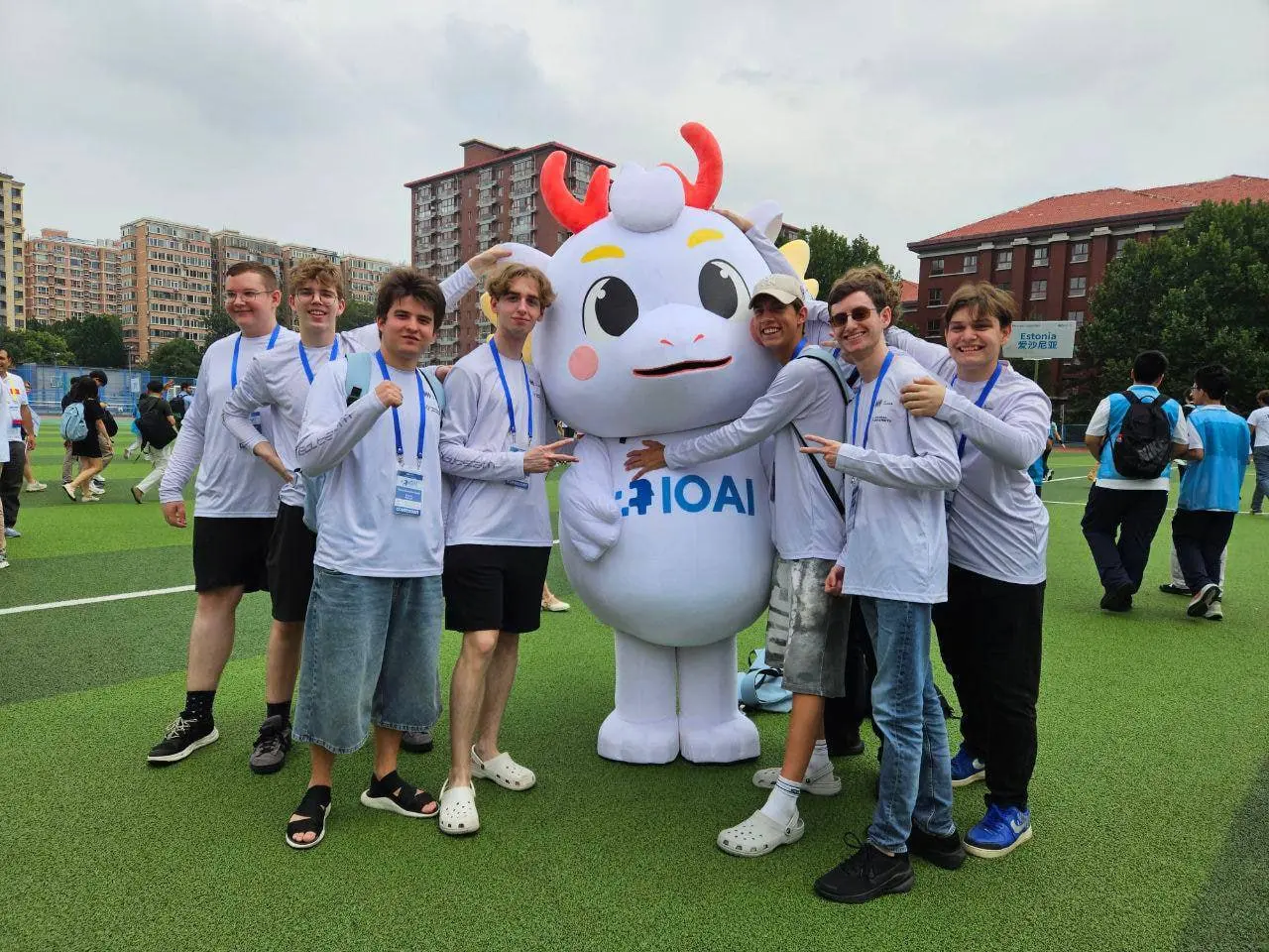 Центральный университет и Альянс в сфере ИИ вновь подготовят школьную сборную России к Международной олимпиаде по ИИ
В 2026 году Центральный университет совместно с участниками Альянса в сфере ИИ (Т-Б... | Сетка — социальная сеть от hh.ru