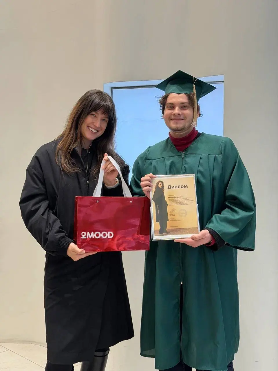 Вот за что я люблю свою работу 😍
#будниHRD
На этой неделе выпустили первый поток студентов Школы Визуальных мерчендайзеров | Сетка — социальная сеть от hh.ru