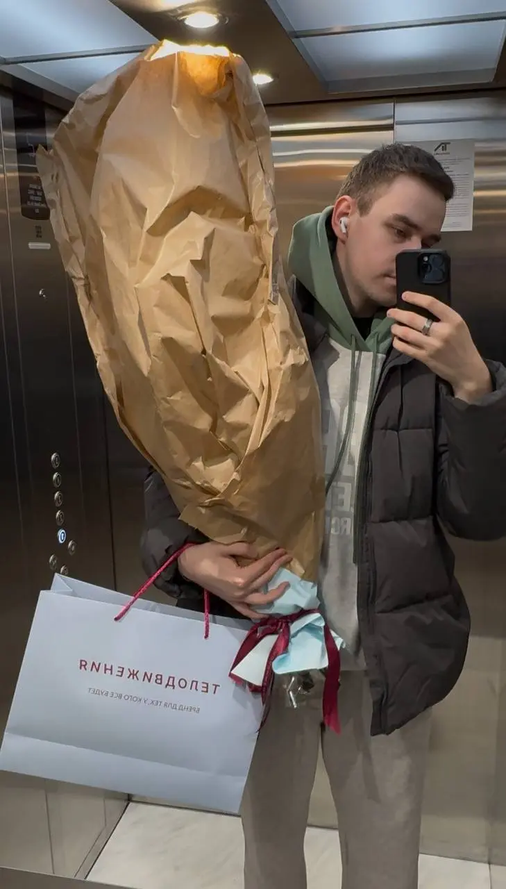 Вот так выглядит утро субботы, когда у тебя PR-рассылка блогерам😁
Но знаете что? Я обожаю эти рассылки, в них такой вайб, душа…
Очень нравится их прорабатывать, собирать, местами самому развозить и по... | Сетка — социальная сеть от hh.ru