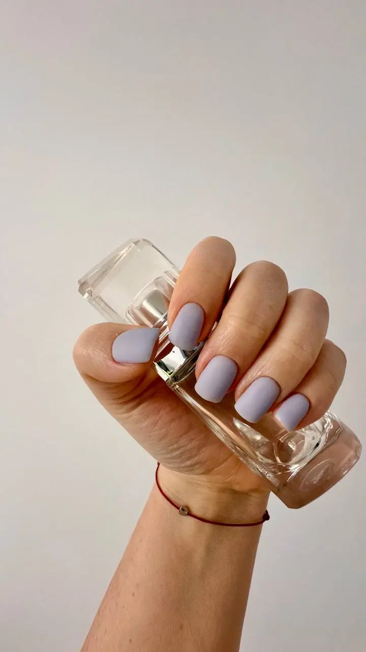 Долго не могла определиться с цветом маникюра💅, пока не вспомнила, что «Облачный танцор» (Cloud Dancer) — главный цвет 2026 года по версии Института цвета Pantone | Сетка — социальная сеть от hh.ru