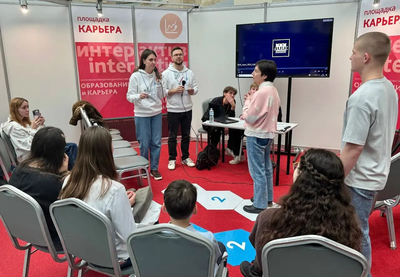 Сотрудники Мосводоканала стали настоящими ⭐️ звездами образовательной площадки на выставке «Образование и карьера»! 🌊🎯
Сегодня, 28 февраля, в Гостином Дворе прошел увлекательный образовательный квест ... | Сетка — социальная сеть от hh.ru
