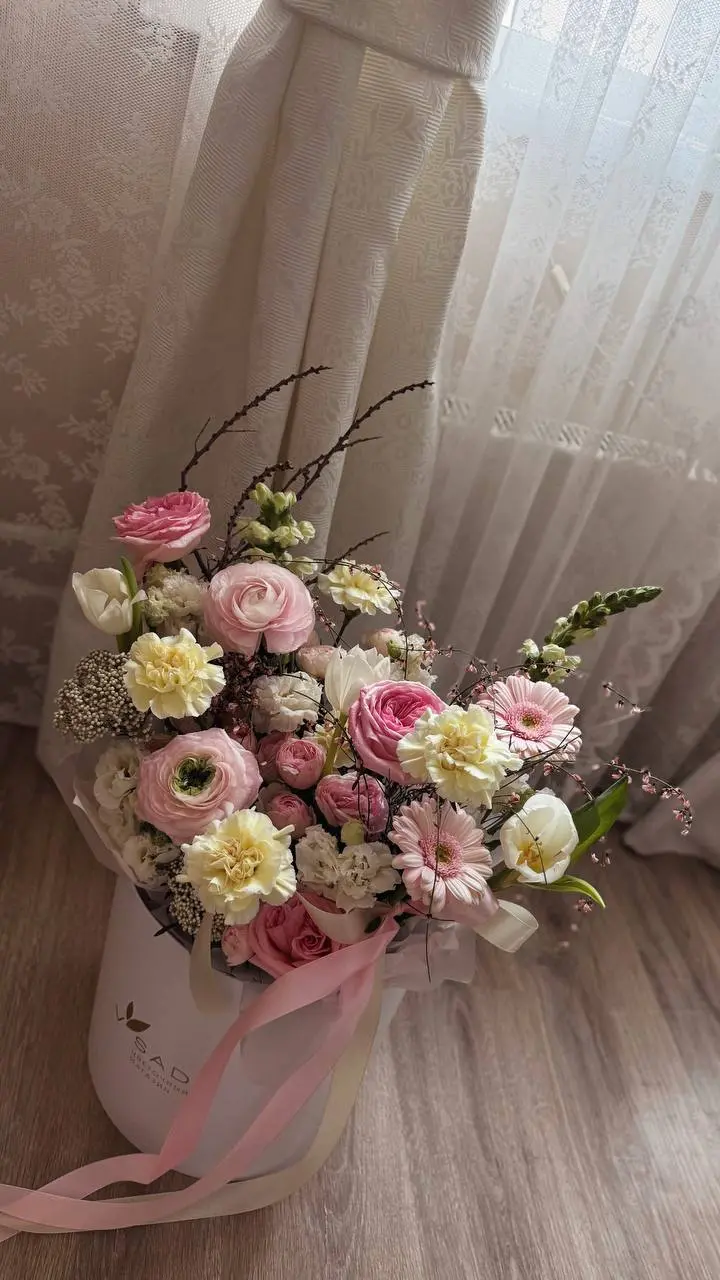 Первый день Весны🌝🌸
Это всегда про пробуждение..✨
Про момент, когда перестаёшь работать «на автомате».
И начинаешь видеть.
🌷Можно отвечать по скрипту.
🌷Можно закрывать заявки | Сетка — социальная сеть от hh.ru