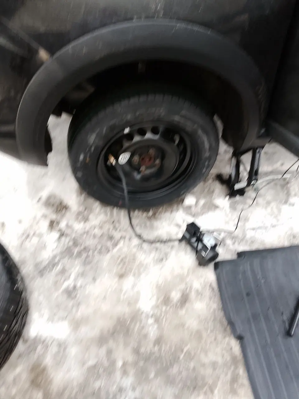 #Life: конченая федеральная трасса
На Горьковском шоссе одни дыры и очень глубокие, в несколько я попал и в итоге проколол колесо
Поставил докатку, доехал до шиномонтажку, сказали колесо не пригодно к... | Сетка — социальная сеть от hh.ru