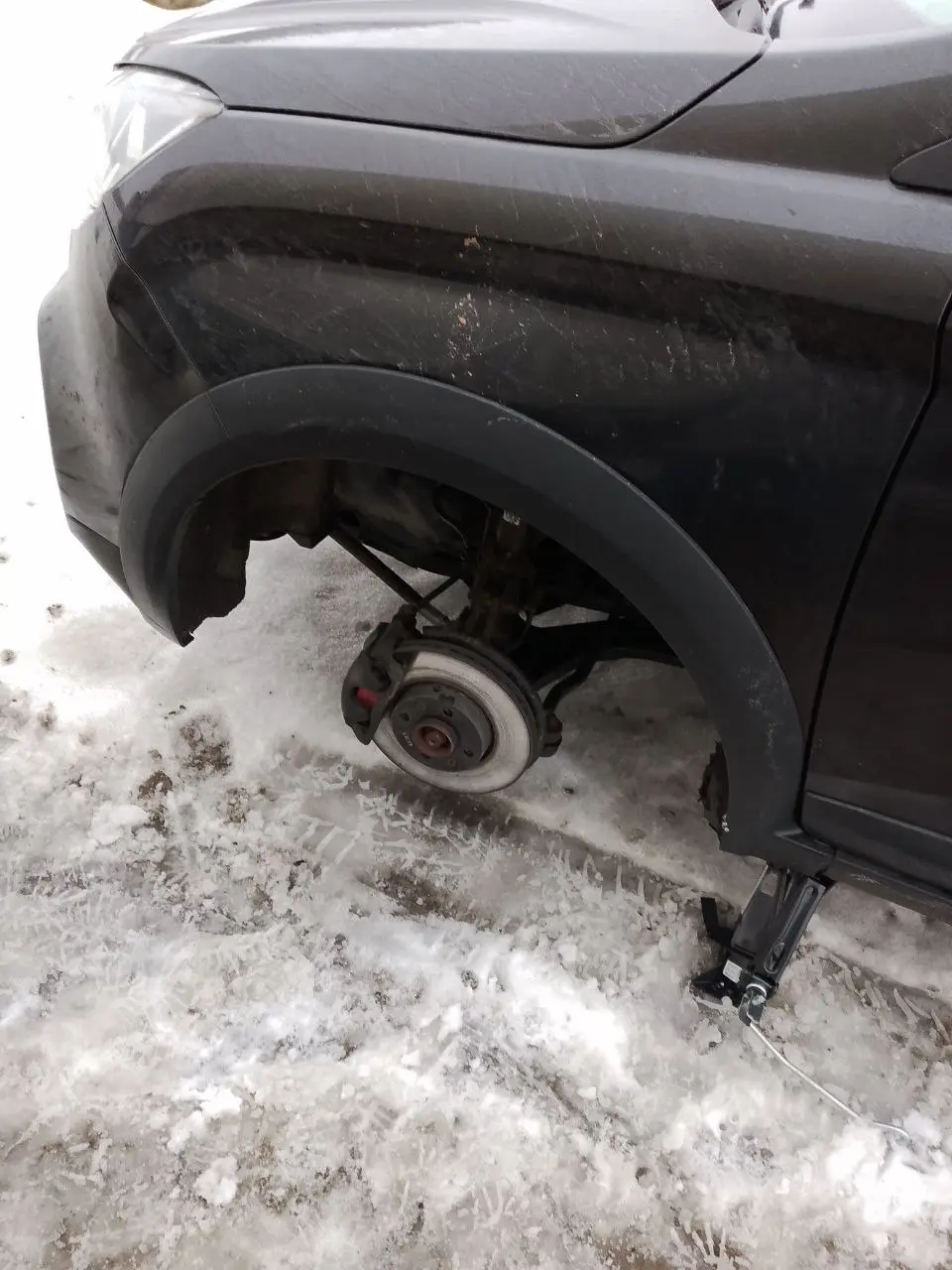 #Life: конченая федеральная трасса
На Горьковском шоссе одни дыры и очень глубокие, в несколько я попал и в итоге проколол колесо
Поставил докатку, доехал до шиномонтажку, сказали колесо не пригодно к... | Сетка — социальная сеть от hh.ru