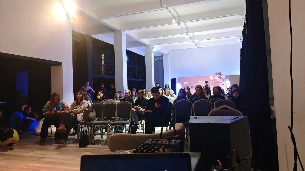 🤝 Когда нетворкинг — воркинг
В прошлом году поставила себе цель: регулярно выбираться на профильные мероприятия | Сетка — социальная сеть от hh.ru