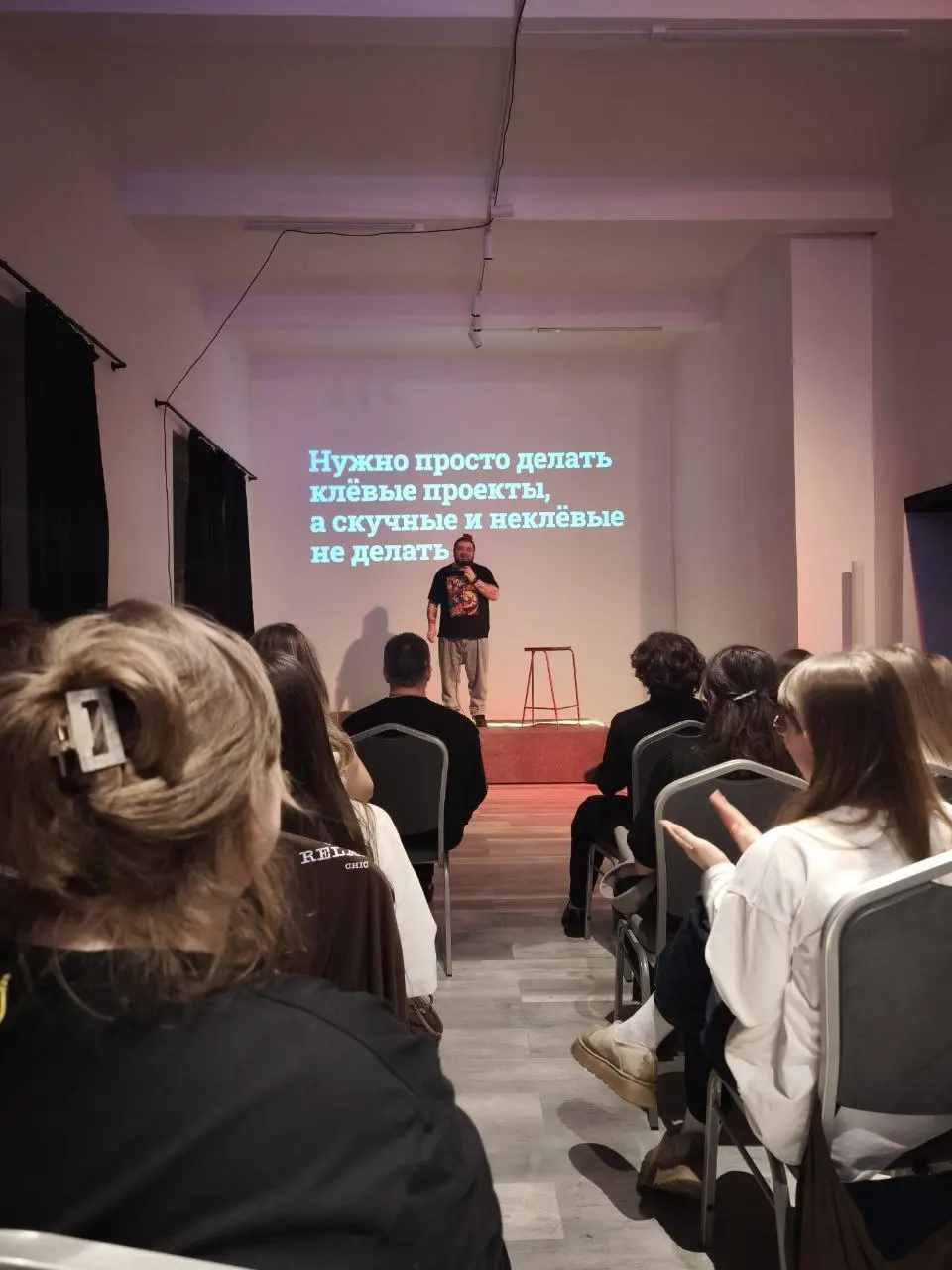 🤝 Когда нетворкинг — воркинг
В прошлом году поставила себе цель: регулярно выбираться на профильные мероприятия | Сетка — социальная сеть от hh.ru