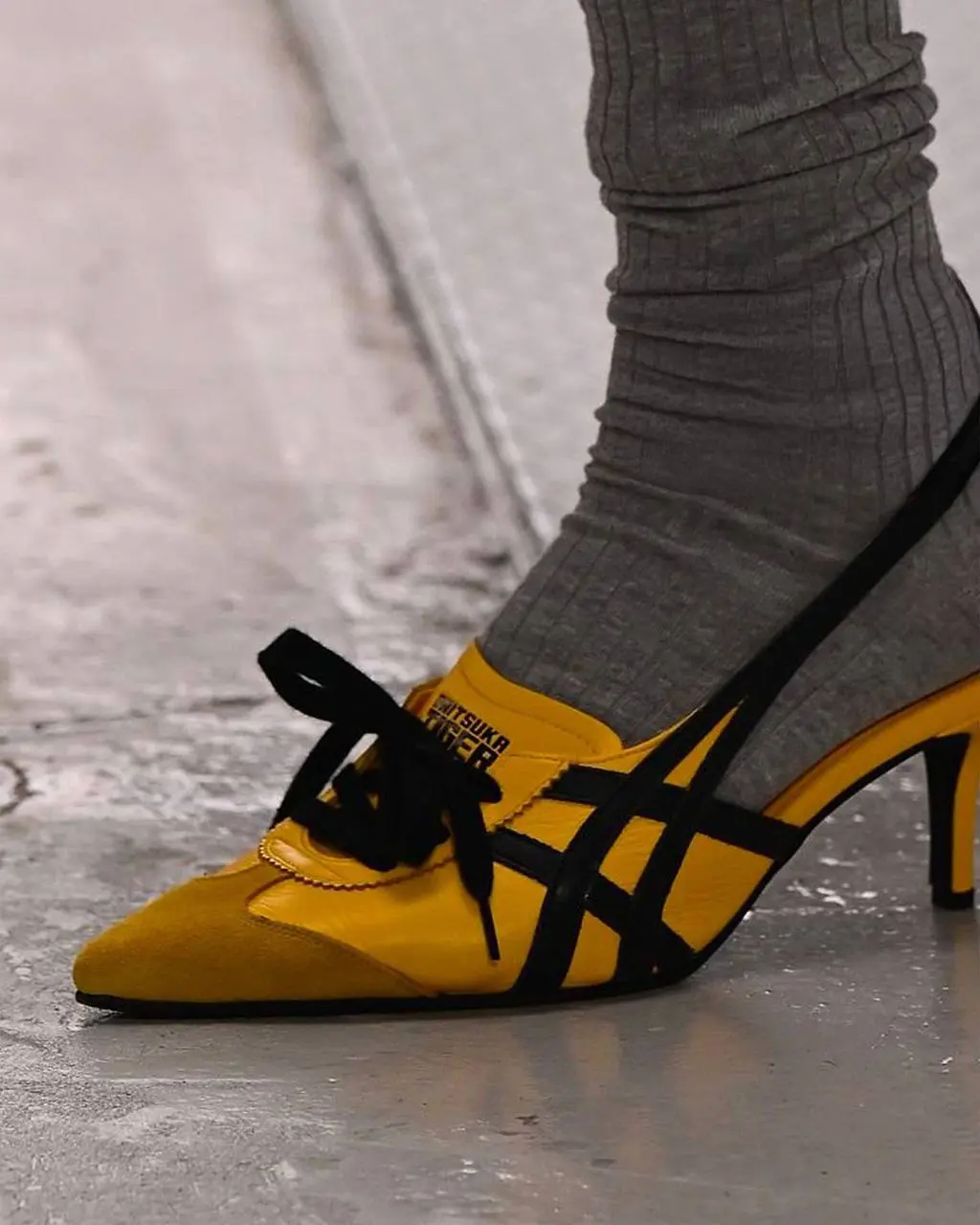 #Артем Каблук.
Кроссовки Mexico 66 от японского бренда Onitsuka стали так популярны, что их адаптируют под женские туфли на каблуке. Девушки смогут прикупить хайповую модель обуви уже этим летом. | Сетка — социальная сеть от hh.ru