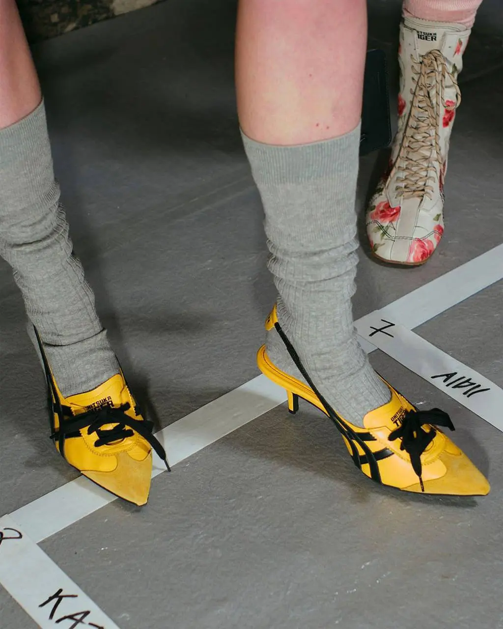 #Артем Каблук.
Кроссовки Mexico 66 от японского бренда Onitsuka стали так популярны, что их адаптируют под женские туфли на каблуке. Девушки смогут прикупить хайповую модель обуви уже этим летом. | Сетка — социальная сеть от hh.ru