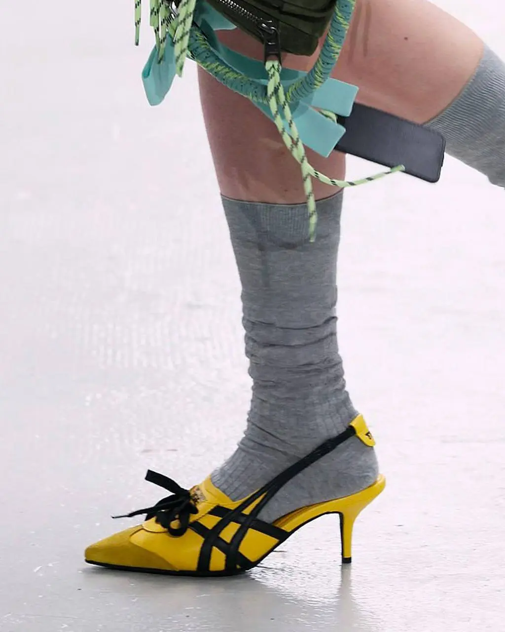 #Артем Каблук.
Кроссовки Mexico 66 от японского бренда Onitsuka стали так популярны, что их адаптируют под женские туфли на каблуке. Девушки смогут прикупить хайповую модель обуви уже этим летом. | Сетка — социальная сеть от hh.ru