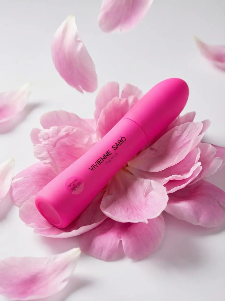 Первый день весны и весенняя нейро-фотосессия с помощью JSON-промта. 🌸
Я много раз натыкалась на это понятие и каждый раз видела полотно странного кода. По сути, JSON-формат — это структурированное ТЗ | Сетка — социальная сеть от hh.ru
