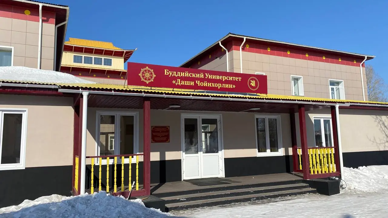 Привет, Бурятия!
Уже успели померзнуть и согреться, попробовать местные бузы, погулять по Иволгинскому дацану и пофилософствовать в сопровождении гида-студента буддийского университета | Сетка — социальная сеть от hh.ru