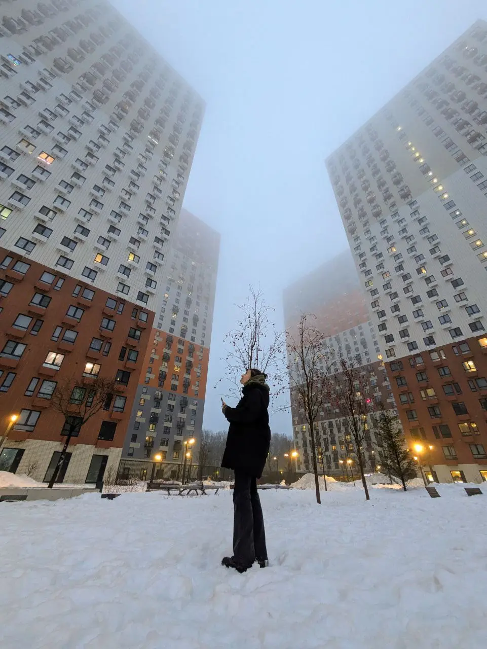 👾 Плотная застройка паразитирует на окружении
Делюсь своим опытом 5 лет жизни в ЖК с высотностью #33этажа
ЖК почти ничего полезного не добавляет городу с точки зрения общественных озелененных простран... | Сетка — социальная сеть от hh.ru