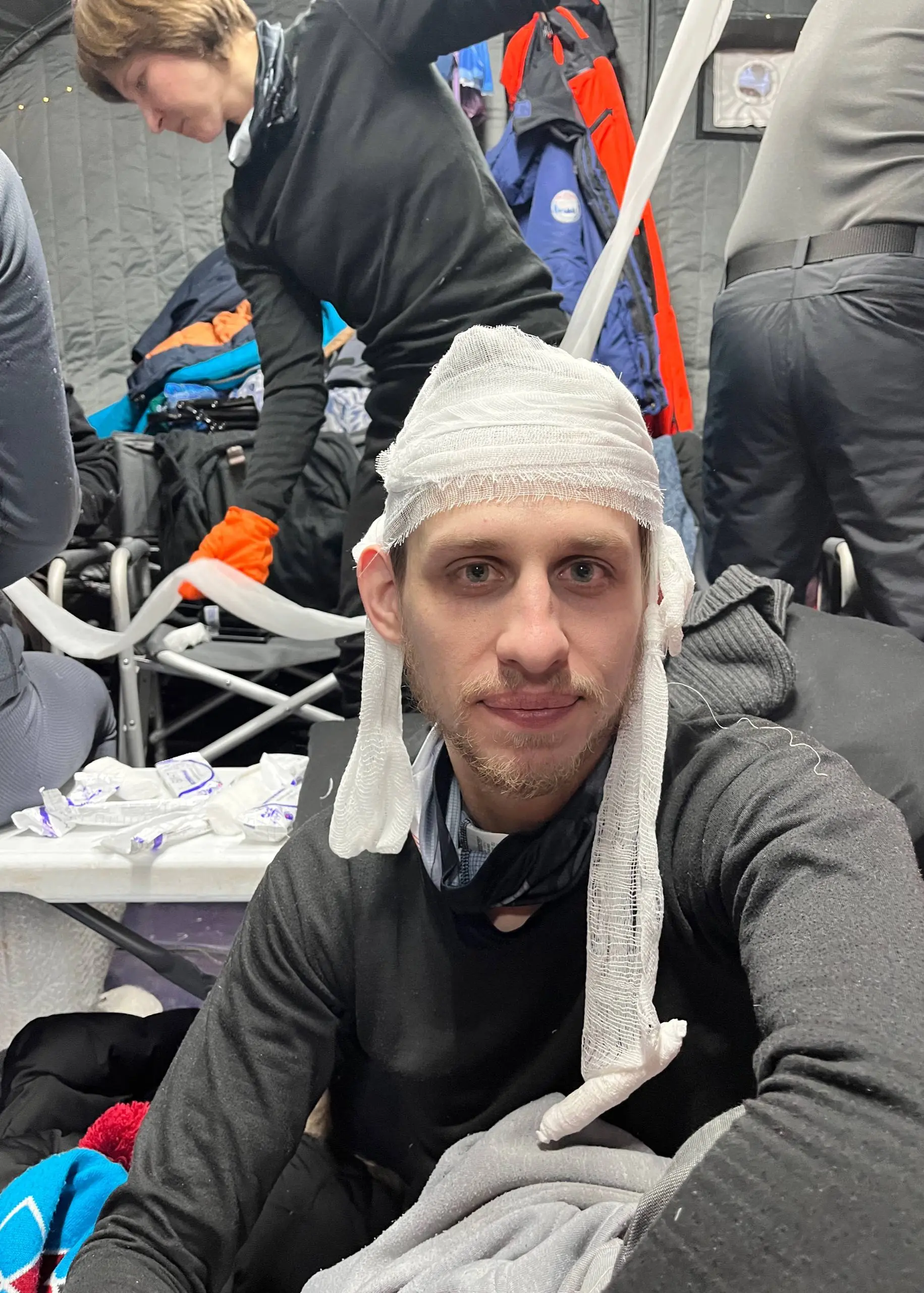 сон в палатке при -43 и
практика спасательных
работ в 100 метрах под
землёй — ниже смотри
как мы веселились 2 дня
на выезде Красного креста
В этом посте были ссылки, но мы их удалили по правилам Сетки | Сетка — социальная сеть от hh.ru