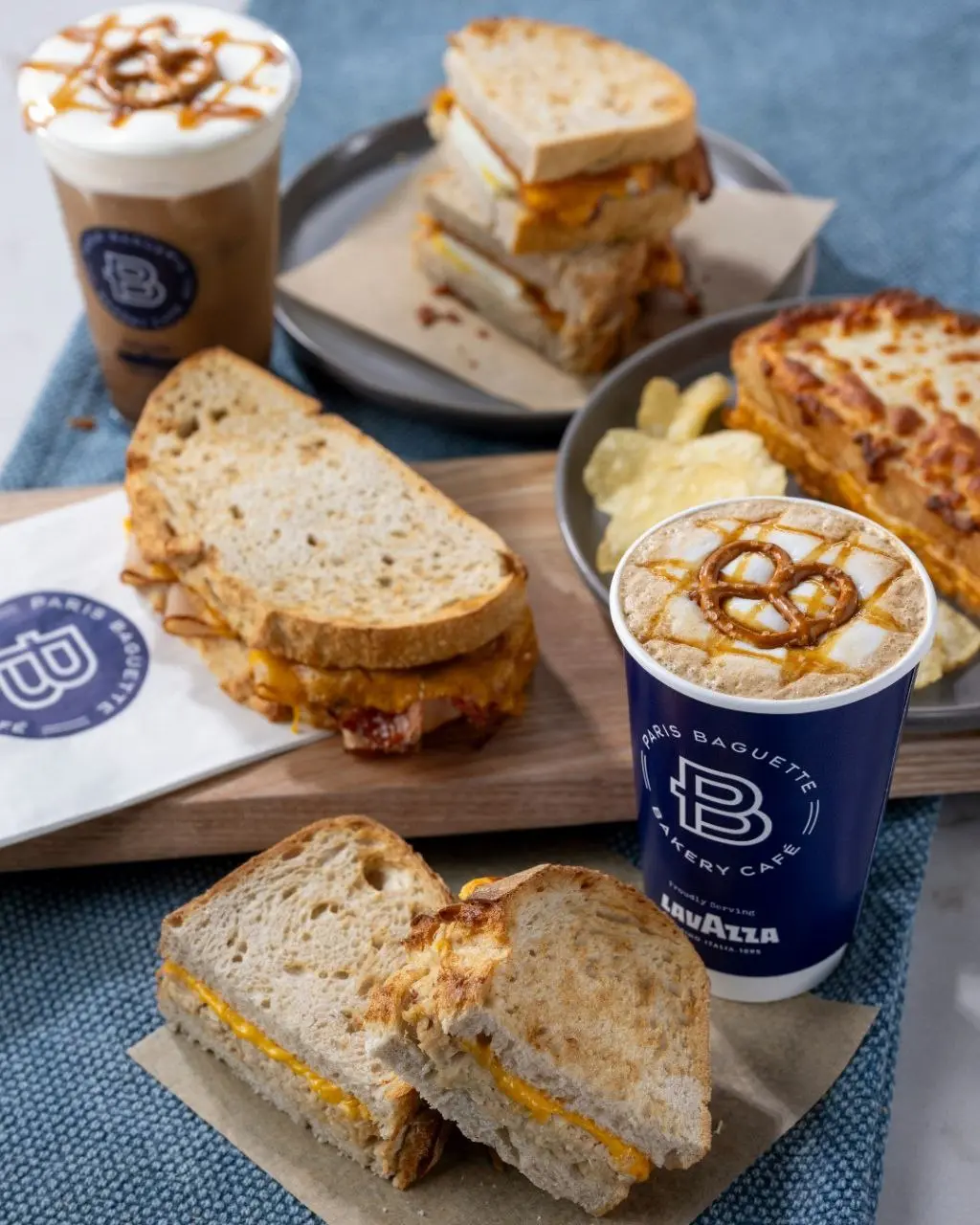 Forget Baguette about it
Эта фраза на мерче зацепила изначально моё внимание, а уже дальше меня было не остановить, и я пошла изучать сайт и соцсети | Сетка — социальная сеть от hh.ru