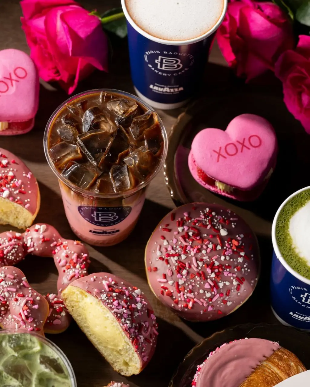 Forget Baguette about it
Эта фраза на мерче зацепила изначально моё внимание, а уже дальше меня было не остановить, и я пошла изучать сайт и соцсети | Сетка — социальная сеть от hh.ru