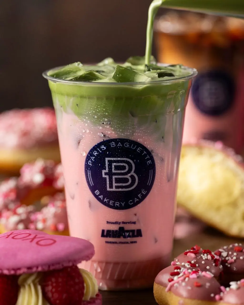 Forget Baguette about it
Эта фраза на мерче зацепила изначально моё внимание, а уже дальше меня было не остановить, и я пошла изучать сайт и соцсети | Сетка — социальная сеть от hh.ru