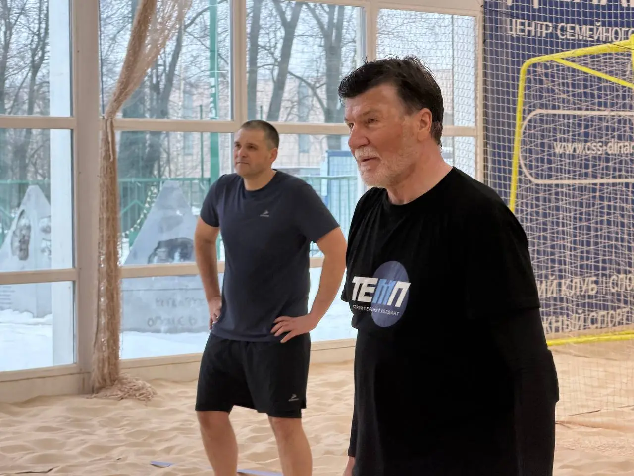 В эфире спортивные новости 🏃‍♀️⚽️
В последний день зимы сотрудники ТЕМП встретились на турнире по пляжному волейболу!
На песке сошлись две команды | Сетка — социальная сеть от hh.ru