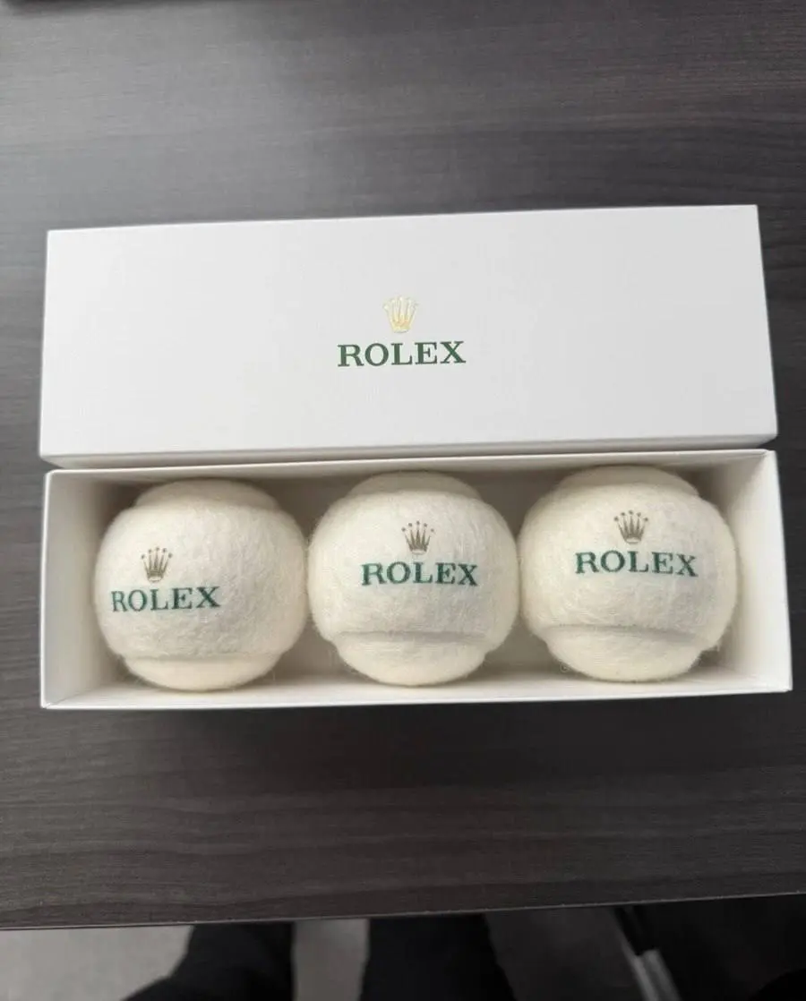 #Артем Шарики за ролики.
Зацените, какие теннисные мячи из войлока делает Rolex для Уимблдона. К слову, бренд часов является партнером и хронометристом теннисного турнира с 1978-го | Сетка — социальная сеть от hh.ru