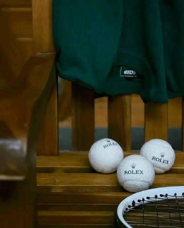 #Артем Шарики за ролики.
Зацените, какие теннисные мячи из войлока делает Rolex для Уимблдона. К слову, бренд часов является партнером и хронометристом теннисного турнира с 1978-го | Сетка — социальная сеть от hh.ru